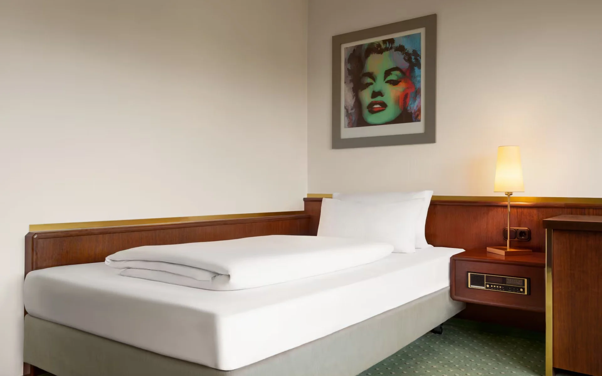 57361 guest room 7